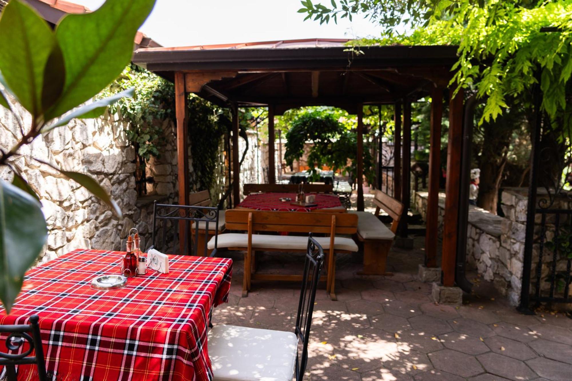 Family Hotel Bunara Brestnik Exterior photo