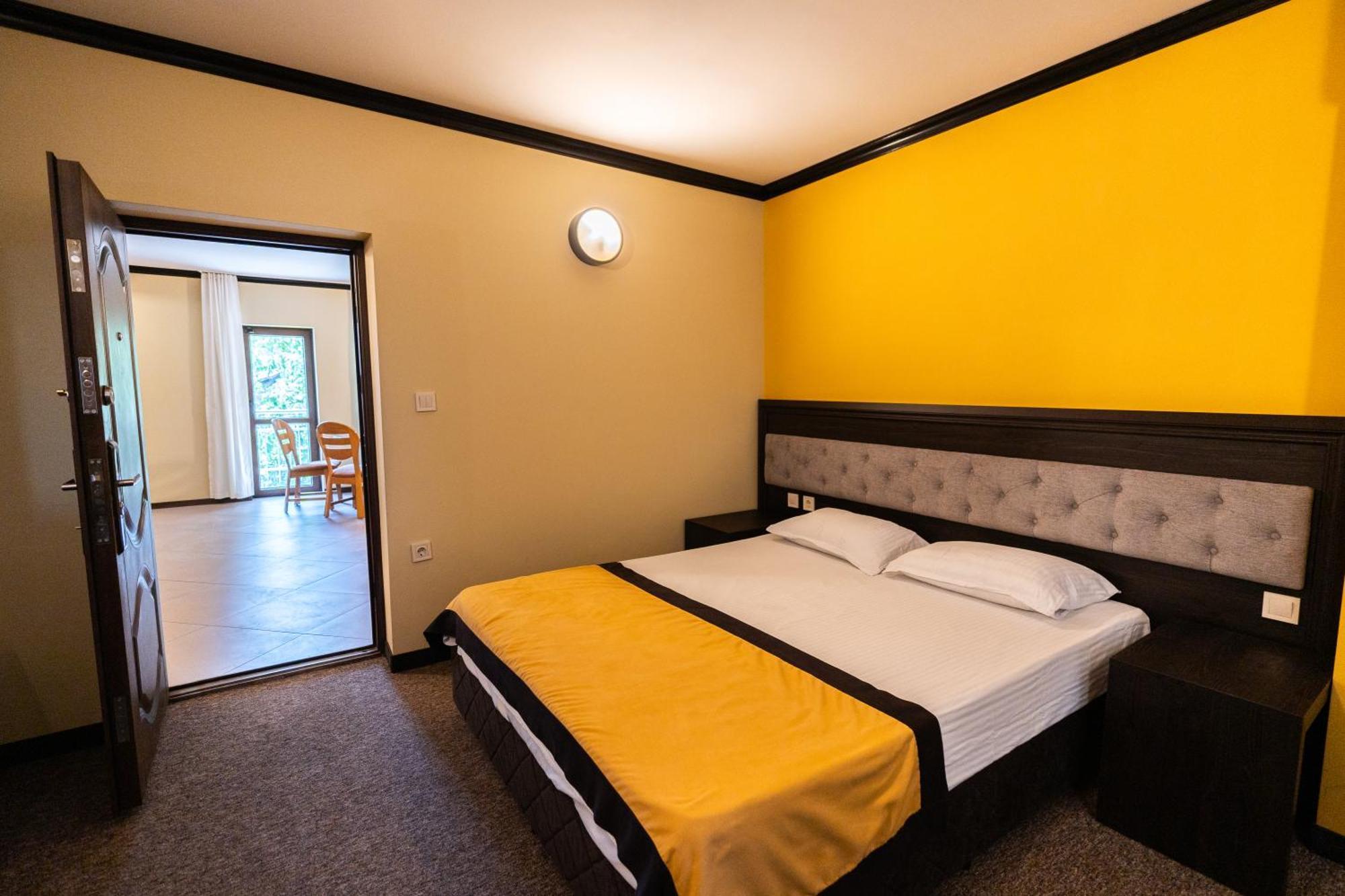 Family Hotel Bunara Brestnik Exterior photo