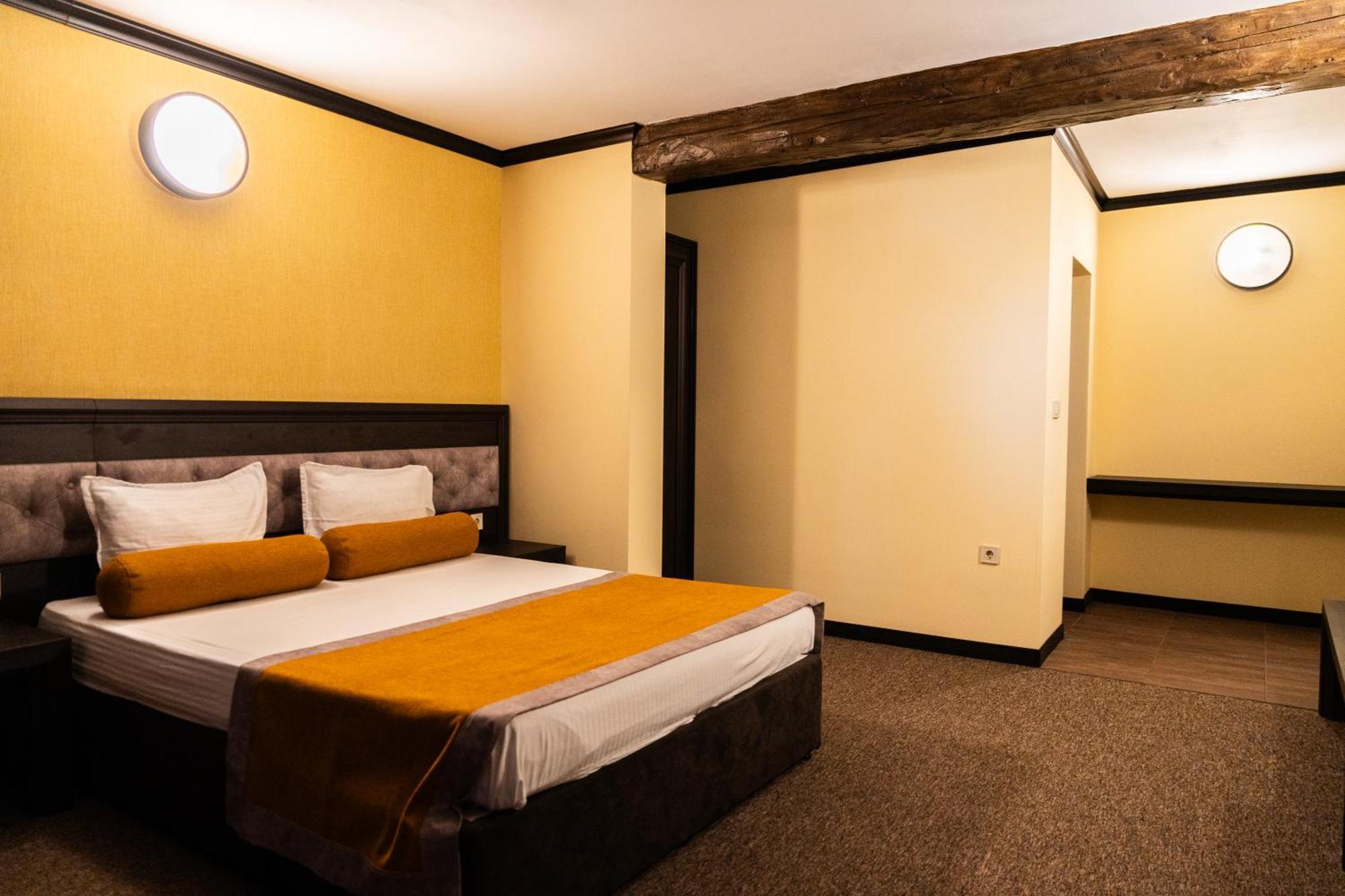 Family Hotel Bunara Brestnik Exterior photo