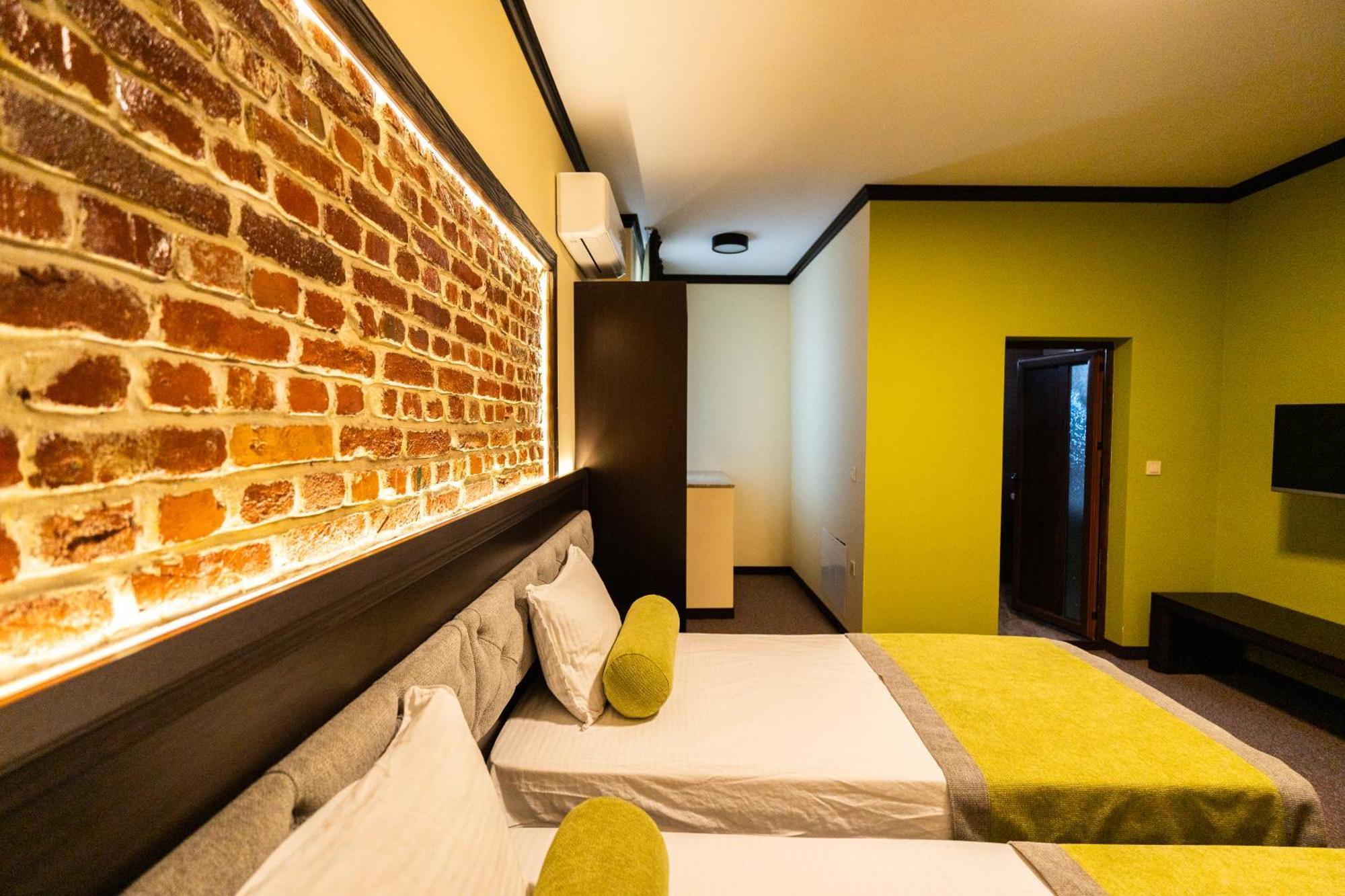 Family Hotel Bunara Brestnik Exterior photo