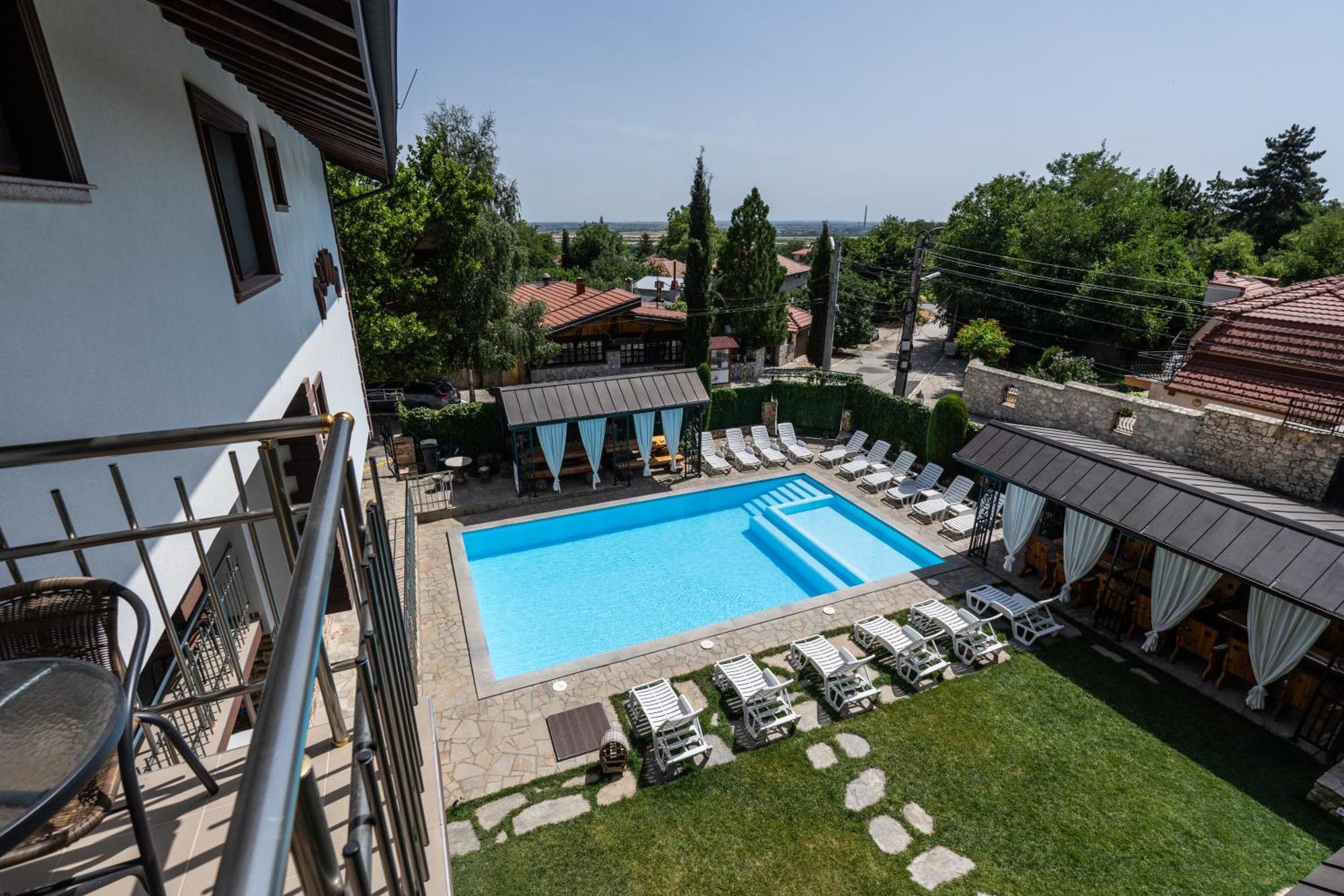 Family Hotel Bunara Brestnik Exterior photo