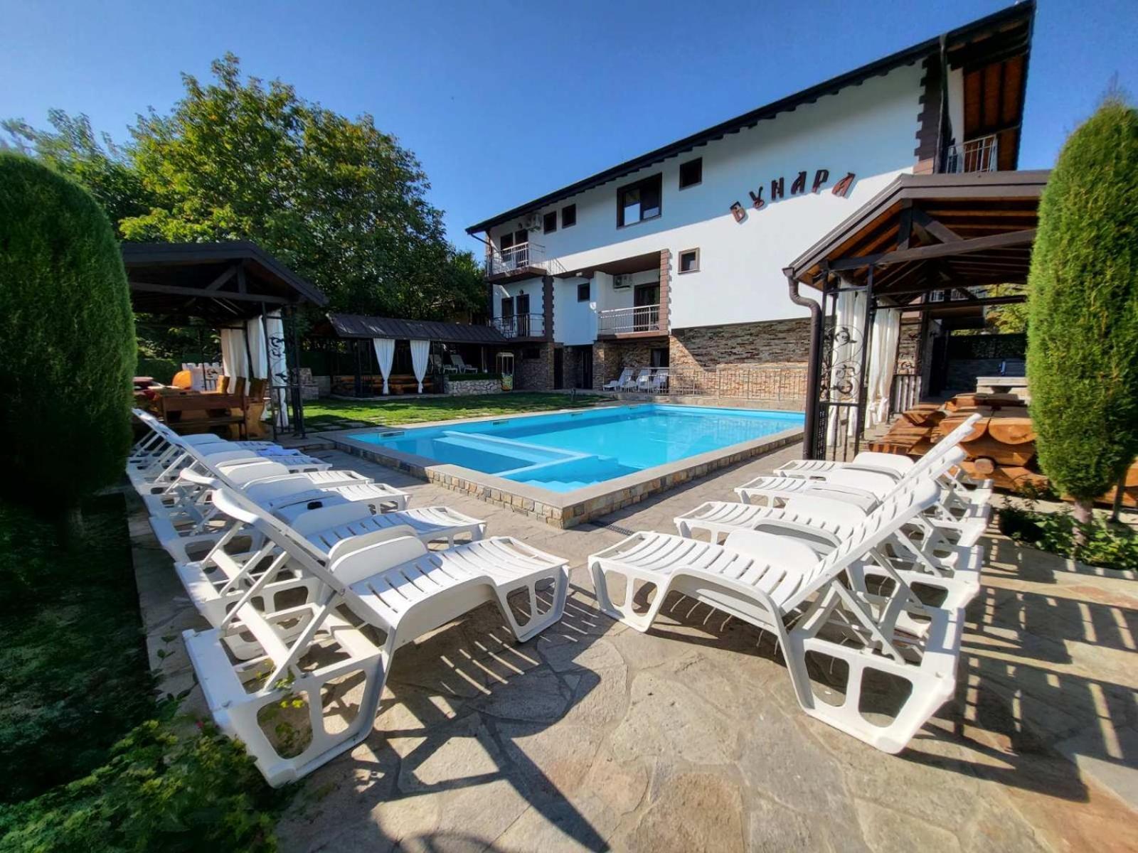 Family Hotel Bunara Brestnik Exterior photo